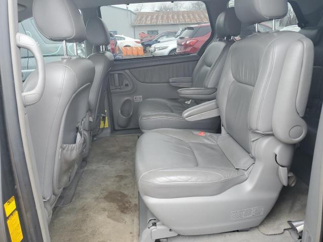 2004 TOYOTA SIENNA XLE for Sale
