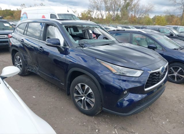 Salvage 2022 Toyota HIGHLANDER HYBRID For Sale In Lorain OH 5TDHBRCH8NS