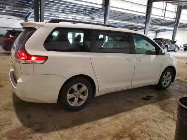 2013 TOYOTA SIENNA LE for Sale