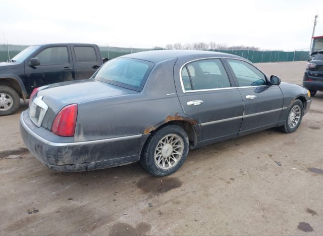 2002 LINCOLN TOWN CAR for Sale
