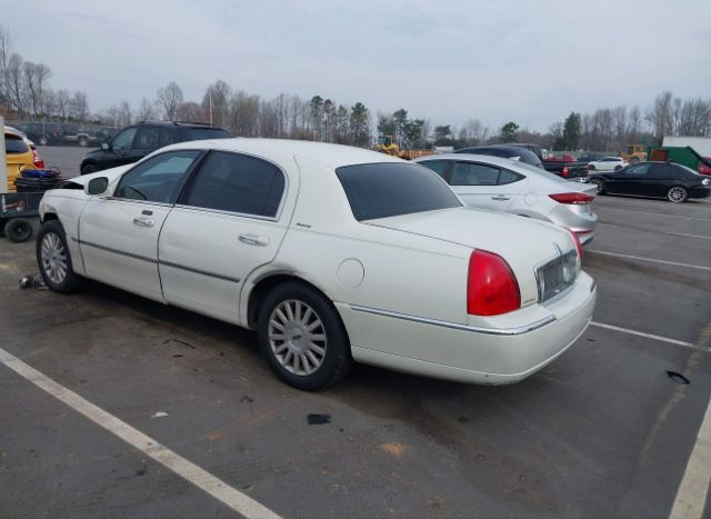 2003 LINCOLN TOWN CAR for Sale