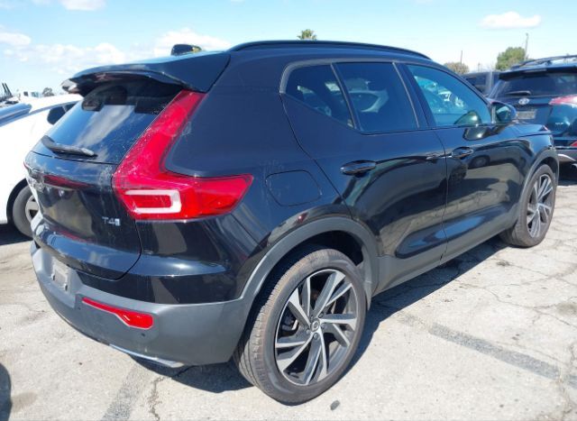 2020 VOLVO XC40 for Sale