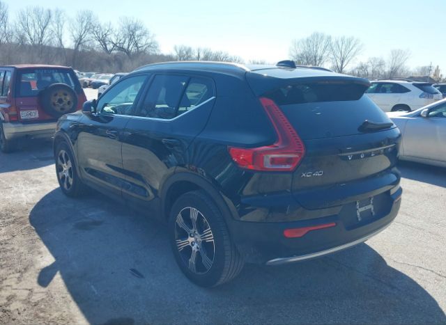 2021 VOLVO XC40 for Sale