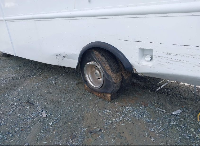 2006 FORD E-450 STRIPPED for Sale