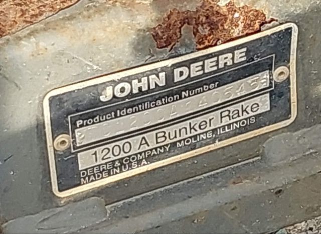 2000 JOHN DEERE BUNKER RAKE for Sale