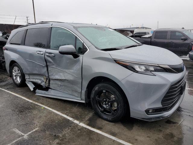 2022 TOYOTA SIENNA XLE for Sale