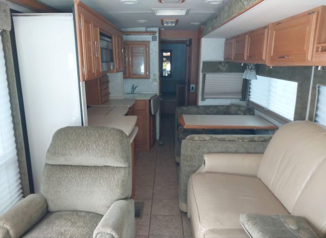 2005 WORKHORSE CUSTOM CHASSIS MOTORHOME CHASSIS for Sale