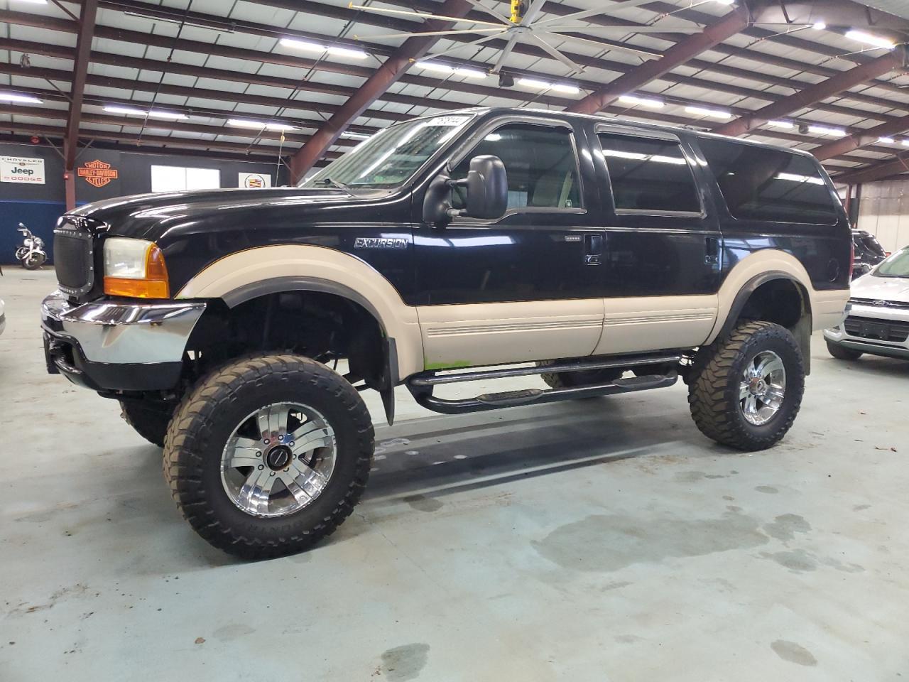 Used 2000 Ford EXCURSION For Sale In EAST GRANBY CT 1FMNU43S5YE******