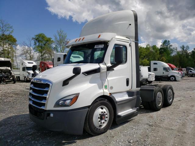 Freightliner Cascadia 116 Day Cab for Sale