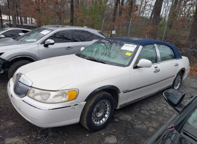 2000 LINCOLN TOWN CAR for Sale