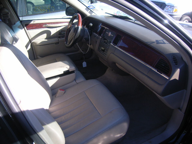 2004 LINCOLN TOWN CAR for Sale