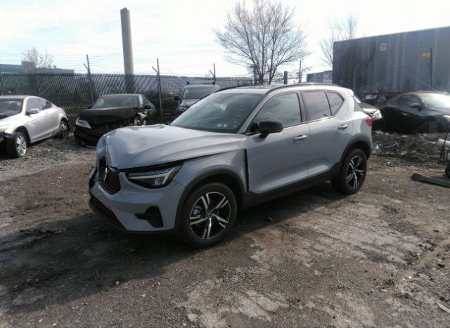2024 VOLVO XC40 for Sale