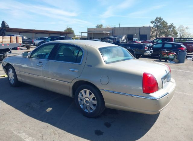 2005 LINCOLN TOWN CAR for Sale