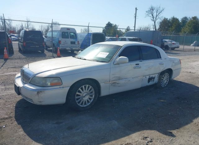 2003 LINCOLN TOWN CAR for Sale