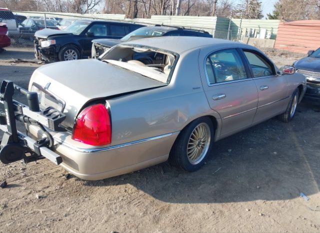 2004 LINCOLN TOWN CAR for Sale