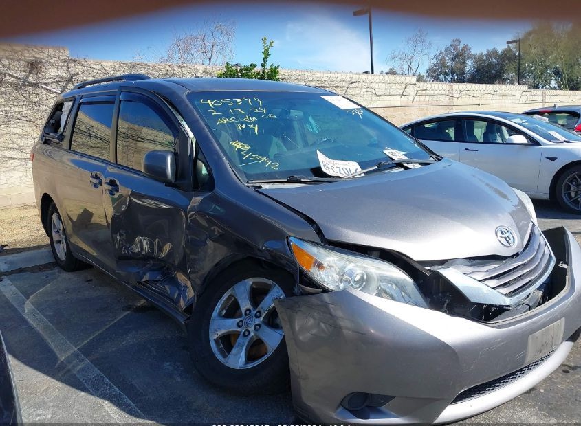 2016 TOYOTA SIENNA for Sale