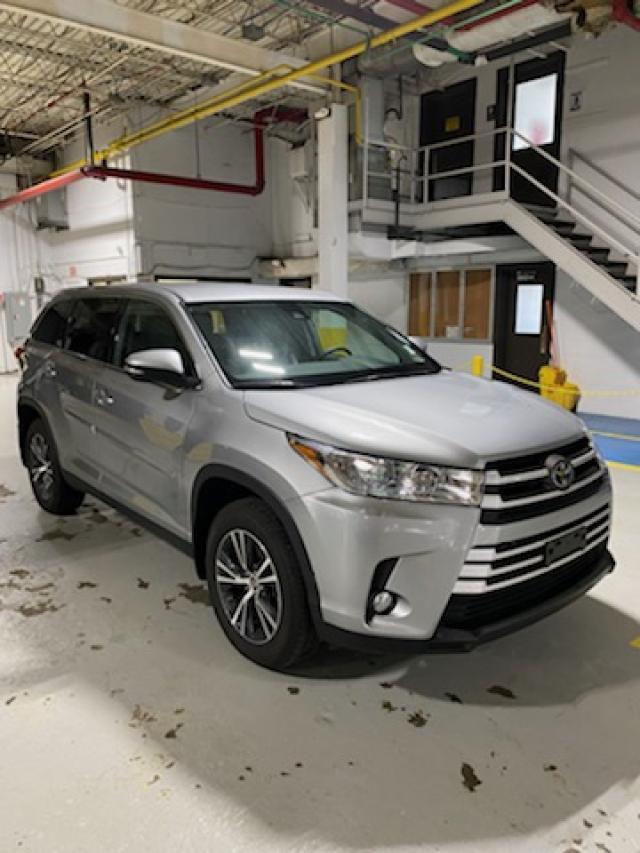 Salvage Car Toyota Highlander 2019 Silver for sale in KANSAS CITY KS