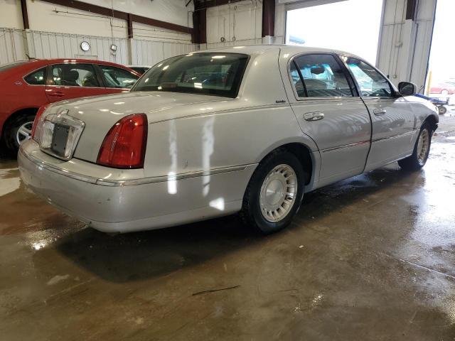 2001 LINCOLN TOWN CAR EXECUTIVE for Sale