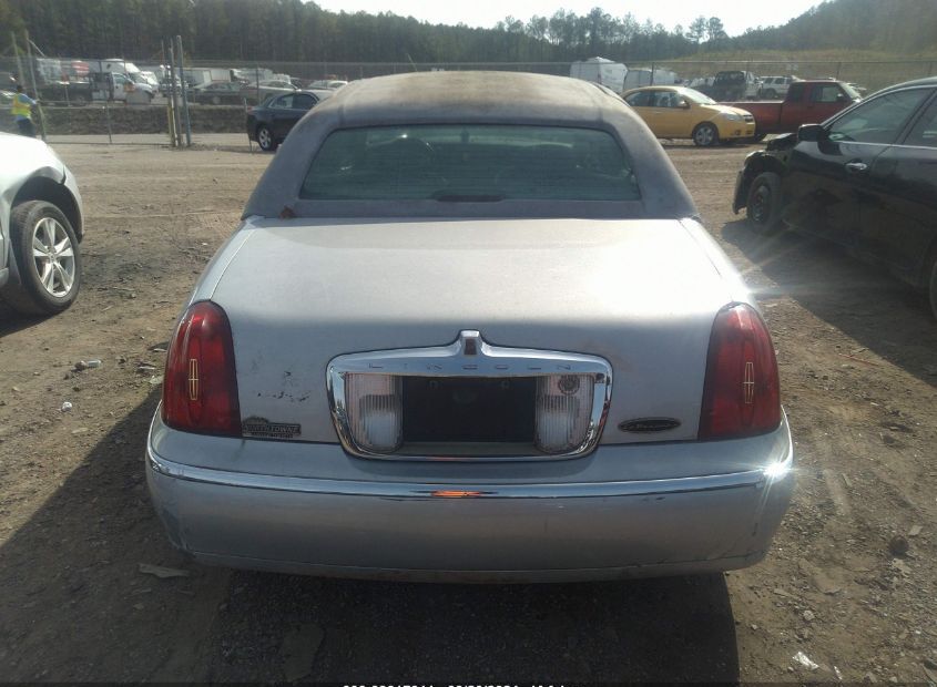 2001 LINCOLN TOWN CAR for Sale