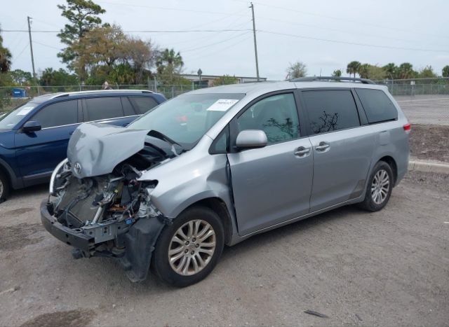 2013 TOYOTA SIENNA for Sale