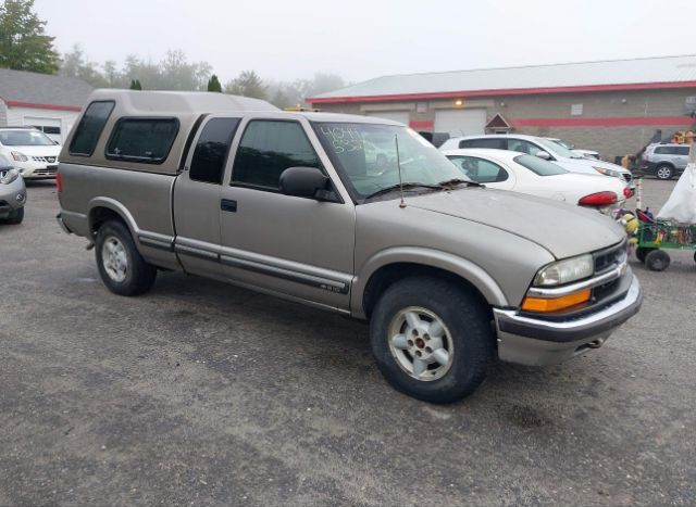 Salvage 2003 Chevrolet S10 For Sale In Gorham ME 1GCDT19X638******